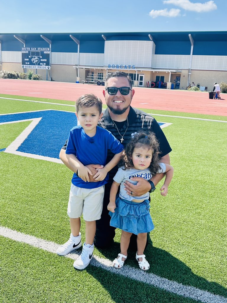 LisaMOrtega's tweet photo. Happy National Coaches Day to my favorite coach 😍🏈💪🏼 @CoachOrtega33 https://t.co/6POqQ8fMqe
