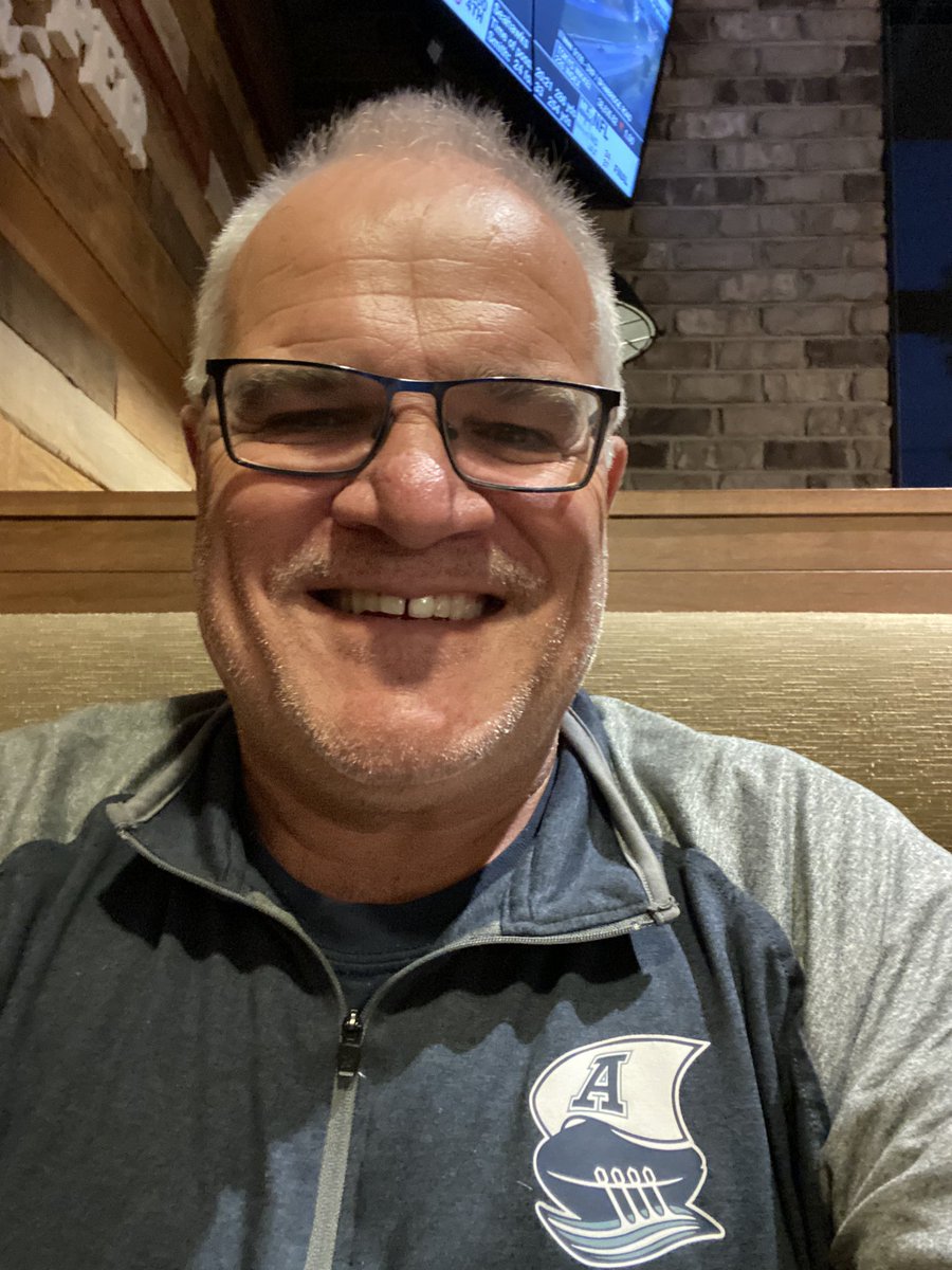 Justin87925317's tweet photo. This guy right here had coffee earlier today I hope that’s okay world. I realized the clock just kept on ticking and then tonight it just happened Boom Boom Boom 💥💥 the beer clock struck hell ya everything is perfect again😂🍺🍻. May you all have a great evening:🥰#beerclock https://t.co/QZSN3VFYon
