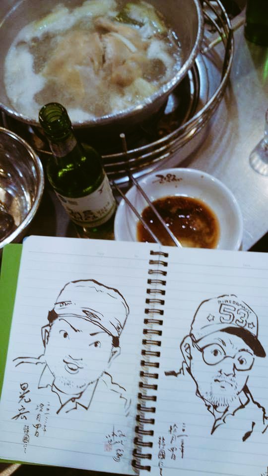 【11年前の自画像と息子の似顔絵】

二人とも若い。w
東大門のタッカンマリのお店です。
多分。 