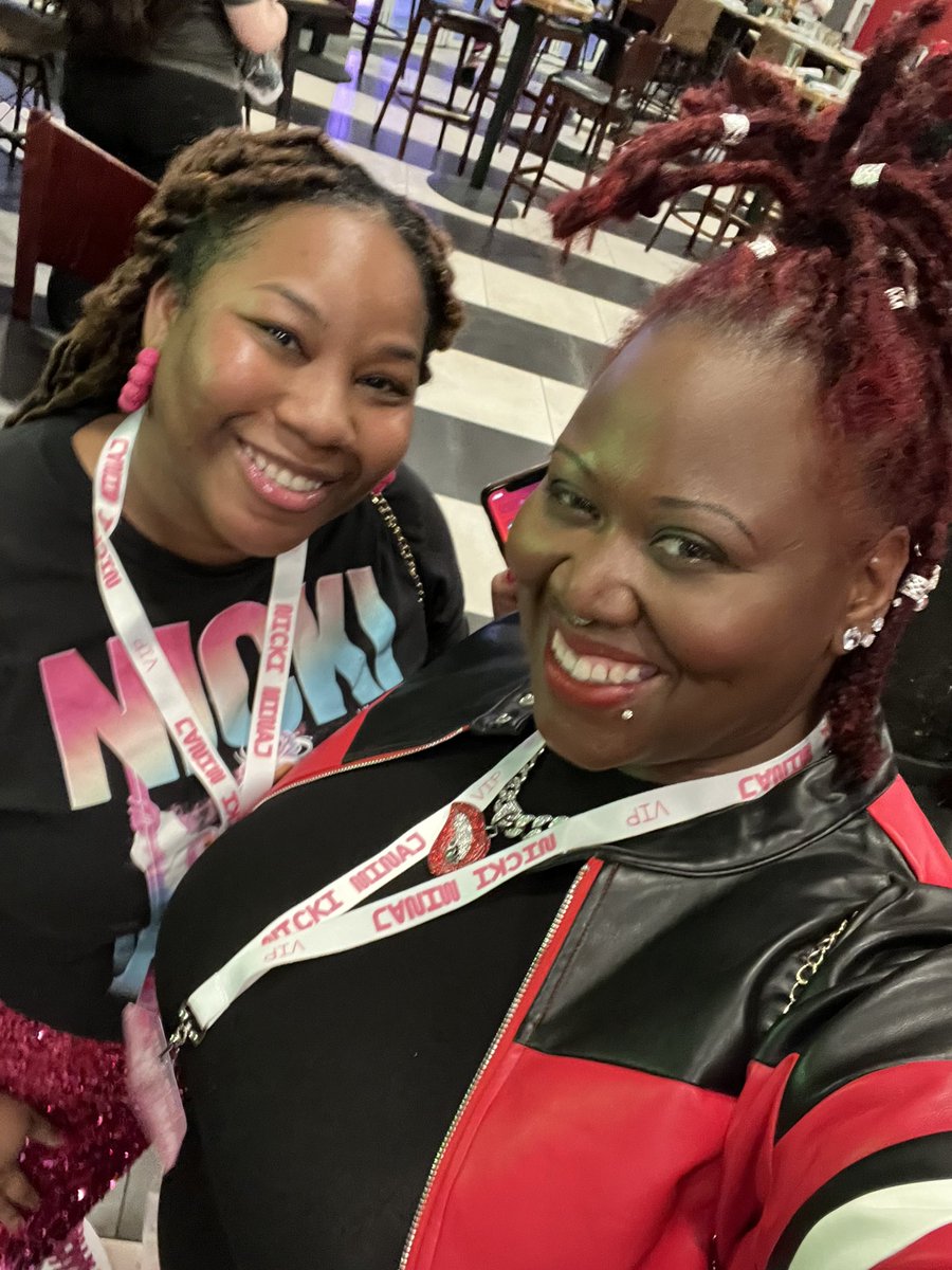 CharBaby214's tweet photo. Finally got to meet my Marsh @marsh_minaj 🫶🏾✨🌳#SmallBacks
#GagCityMiami https://t.co/B9jsHQX4vy