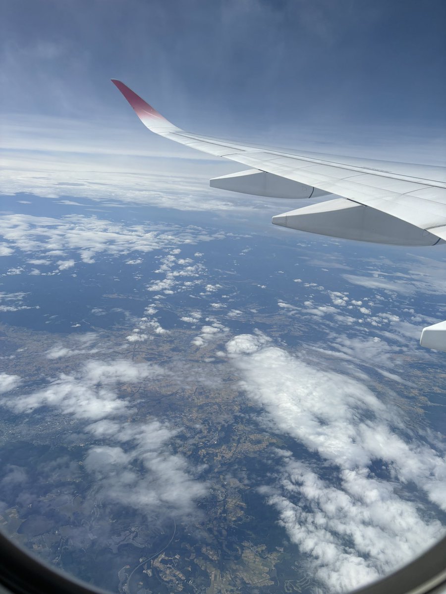 Kinnosuke_33's tweet photo. 今回はお見送り…ではなく、飛行機に乗りました✈️
いざ、北海道札幌へ！！
#JAL #北海道　#札幌市　#飛行機 https://t.co/5u3fmbuDLl