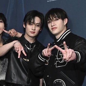 LOOK AT THEM 

#리노 #방찬 #찬밍