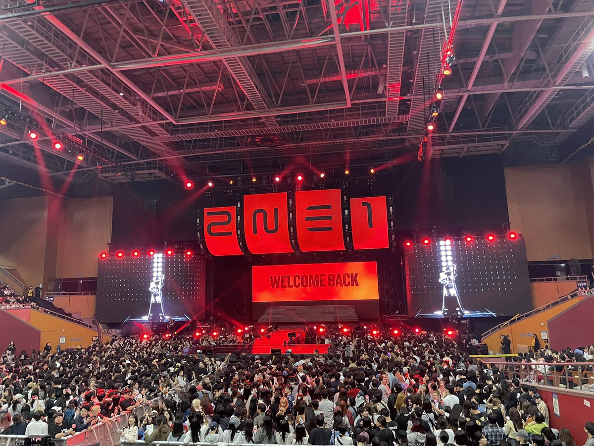 MINAKWON's tweet photo. Amazing show yesterday! 2NE1 forever! I cried like 5 times lol maybe 10 🥲🥹🙏 https://t.co/oWAHuf8AS9