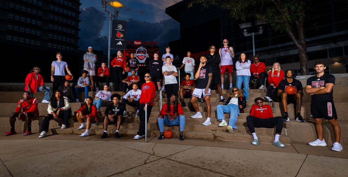tarissmith_'s tweet photo. First time doing a two team group photo! 
With Louisville Live being a WBB/MBB event and being back home at the YUM, thought it was a good opportunity to try incorporating both teams for promo! https://t.co/GsC5WPEBOY