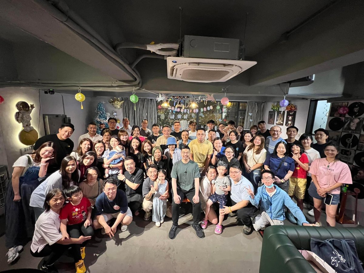 adolfyau's tweet photo. 香港兔蘆術數學會，甲辰年中秋夜完滿結束
丘某與本會同學們，渡過一個熱鬧非常晚上

秋風起，時光飛逝，轉眼間又踏入秋冬時節
同門各行業不分彼此，五湖四海齊聚說人生 https://t.co/CxML9QAGep