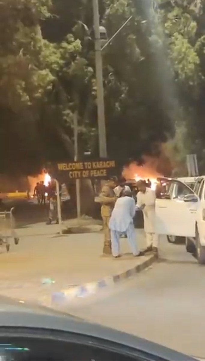 amarendraderhg1's tweet photo. Thank u #MdJinnah for separating troubled entity Pakistan from India1947 🙏🏻
Every day there is news of bømb blásts, mob violence & lynchings & civil war & 0atrocities on minorities in Pakistan
#PakViolatesRights
#FailedStatePakistan
#KarachiBlast #Bangladesh #IranAttack ProxyWar https://t.co/4RubTNIonS