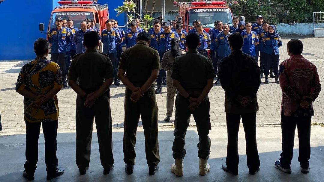 Bismillahirrahmanirrahim.
Diiringi dengan doa, pada hari ini Senin 7/10/2024, Pos Damkar Godean telah dibuka kembali dan siap melayani masyarakat. 
Semoga Tuhan Memberkati. 
Damkar Sleman. JAYA. JAYA.JAYA.🔥

(damkarsleman)