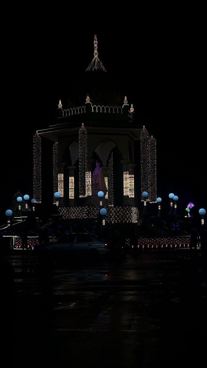 indusr_shree's tweet photo. Mysuru looked like a bride in all her royal glory! 🤍

#Mysuru #Dasara2024 #Mysore https://t.co/mrb2gtgzQH