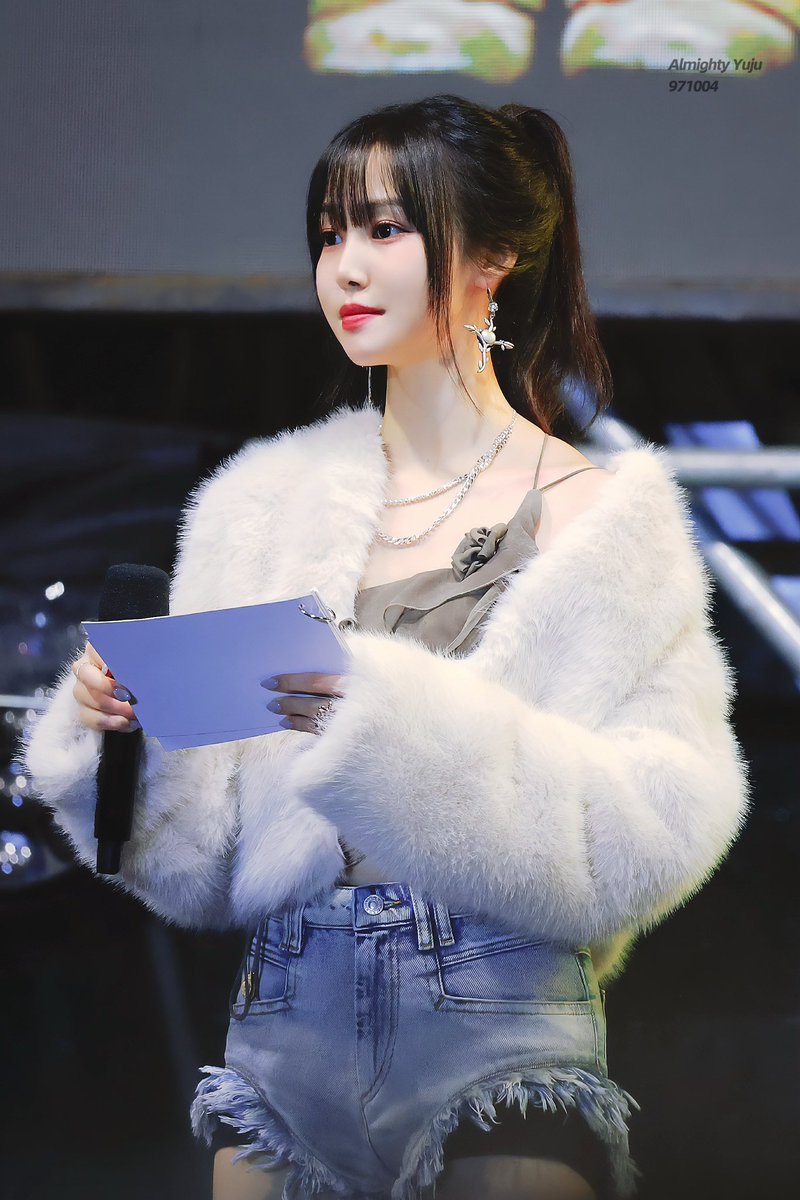 Almighty Yuju tweet media