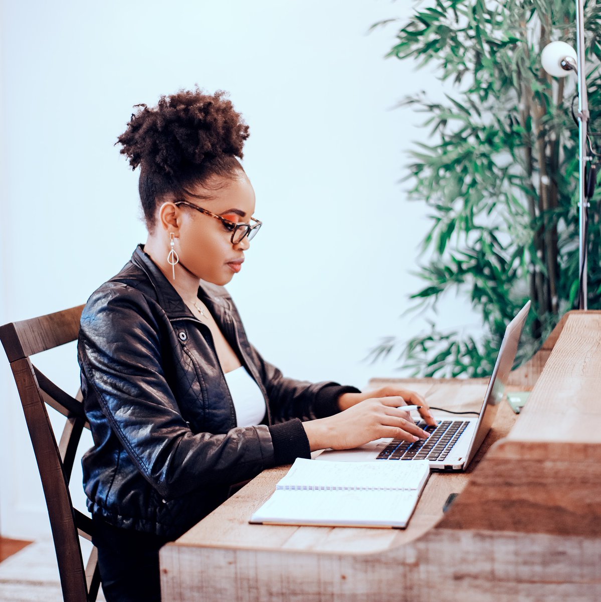 janetmachuka_'s tweet image. Good morning &amp;amp; happy new week!

Did you know that today, Oct 7th, is a World Day of Decent Work? 

To all workers, I hope you feel safe at your workplace, especially women. Let’s keep championing ending workplace harassment and violence. #SafeatWork #RatifyC190