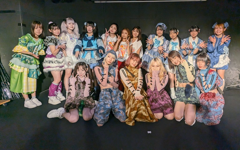 kinnpaD's tweet image. 昨日はMAPAさんをお呼びさせて頂きました！！

ライブめちゃ凄かったですね😆
見入っていました😳
また福岡に是非お呼びできたらと思ってますので、福岡でもどんどん盛り上げていけたらいいですね。

#MAPA #MonsterCat's #あいらしっく #僕らのスイッチ #ゆらぴこ #猫乃たま #福岡 #INSA