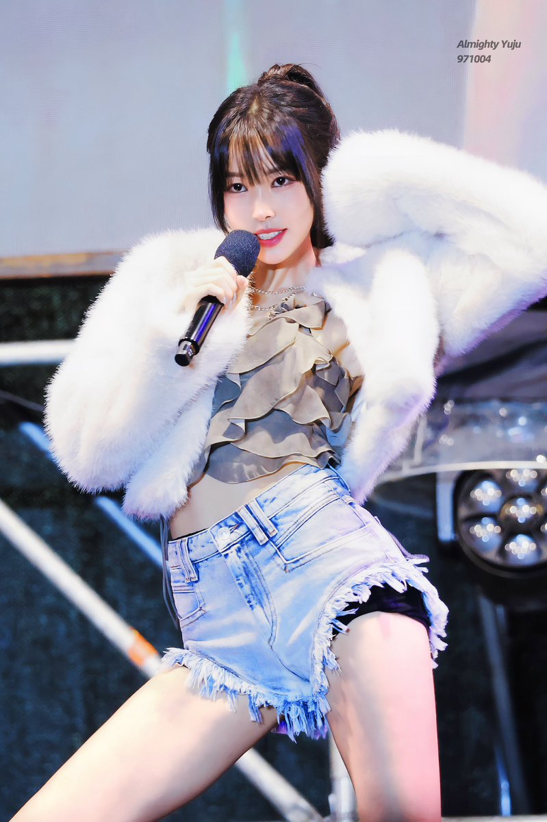 Almighty Yuju tweet media