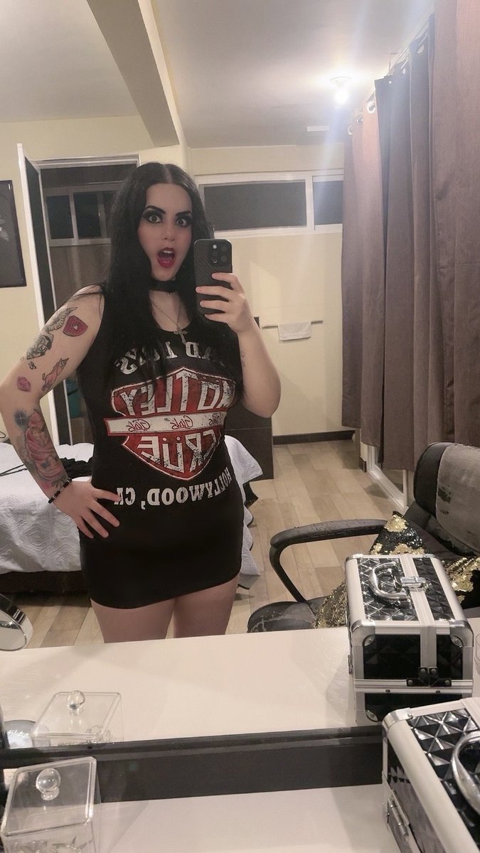 andreacures's tweet photo. 👻#vampiregirl #darkstyle #rock #goth #horrorgirl https://t.co/V4lU7ISNWg