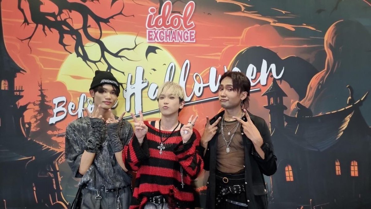 WeLittlePrinces's tweet photo. วันนี้พวกเรามาขึ้นงาน Idol Exchange
สนุกมากๆครับ ได้เจอทุกๆคน ที่คิดถึงมากๆ
ดีใจที่ได้เจออีก ไม่ได้มาตั้งนานเลย❤️🥰
#IdolExchange #IdolExchangeXMico #MBKCenter #MicoLive #Masterpeice #RedLine #idx #TPOP https://t.co/mfLiS7WT8m