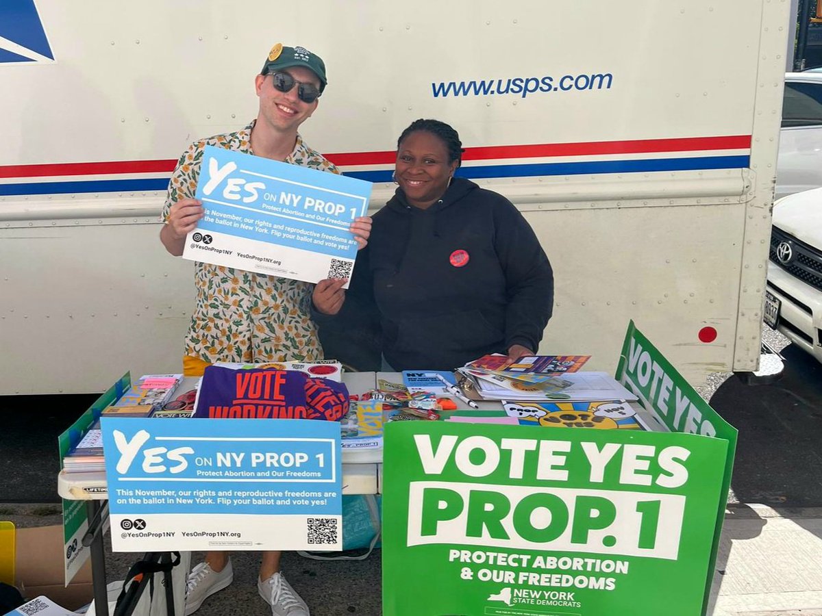 CQUID718's tweet photo. At the Forest Hills Greenmarket today, in coalition with @NYWFP &amp; @TeamAOC, our members reveled in convos with NYers--helping them to update/register to 🗳 &amp; urging they #VoteWFP for #HarrisWalz2024🥥🌴🇺🇸 + #FliptheBallot to vote #YesOnProp1 (and No on Props 2-6)! #BlueWave2024🌊 https://t.co/i6oXDa9bqM