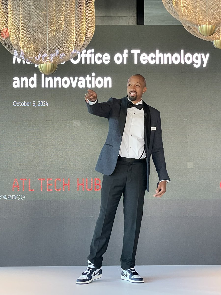 Fun evening supporting ATL university student led startups at #avantsouth - event kicked off by <a href="/andreforatlanta/">Andre Dickens</a> <a href="/CabreraAngel/">Ángel Cabrera</a> and Donnie Beamer, followed by 5 great pitches from Swift Gear, XR Navigation, Culturally Relevant Science, QTech &amp; The Bit. More fun tomorrow #innovatl
