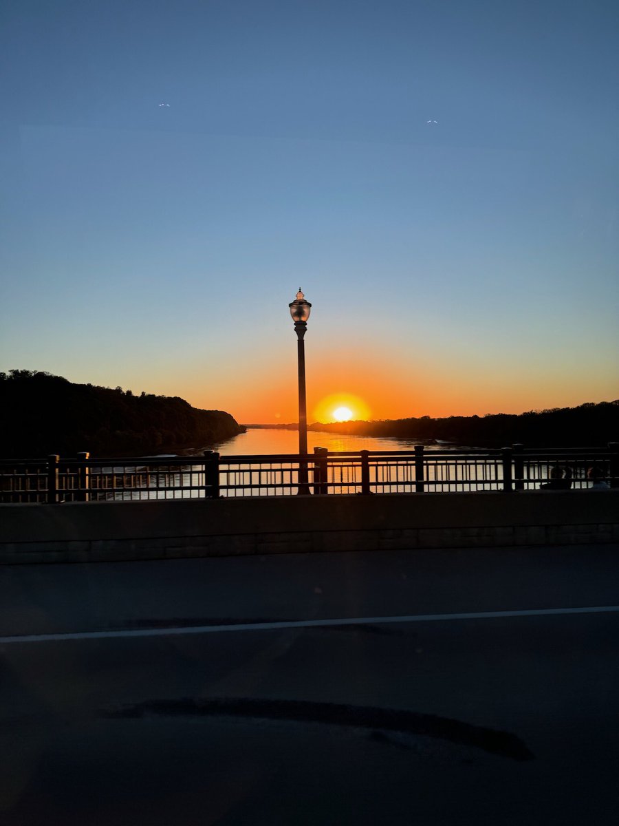 GregABaker's tweet photo. Hermann sunset #winery day. https://t.co/0ZeZ4sBvcq