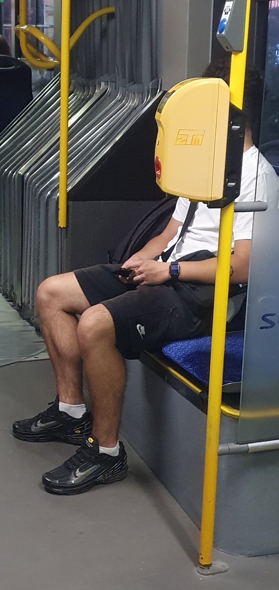 subguy_pl's tweet image. Będzie mi tego brakować :( TNki i ładne nogi 👟🧦