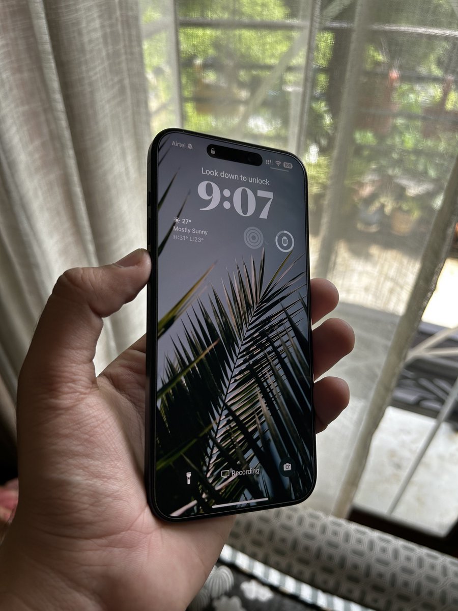 aravarora_'s tweet photo. What’s your ecosystem? 

Here’s mine: 
• iPhone 15 Plus/ iPhone 7
• iPad 9th generation 
• M1 MacBook Air 
• Apple Watch Series 9
• AirPods 3 https://t.co/k15xhQAvxj