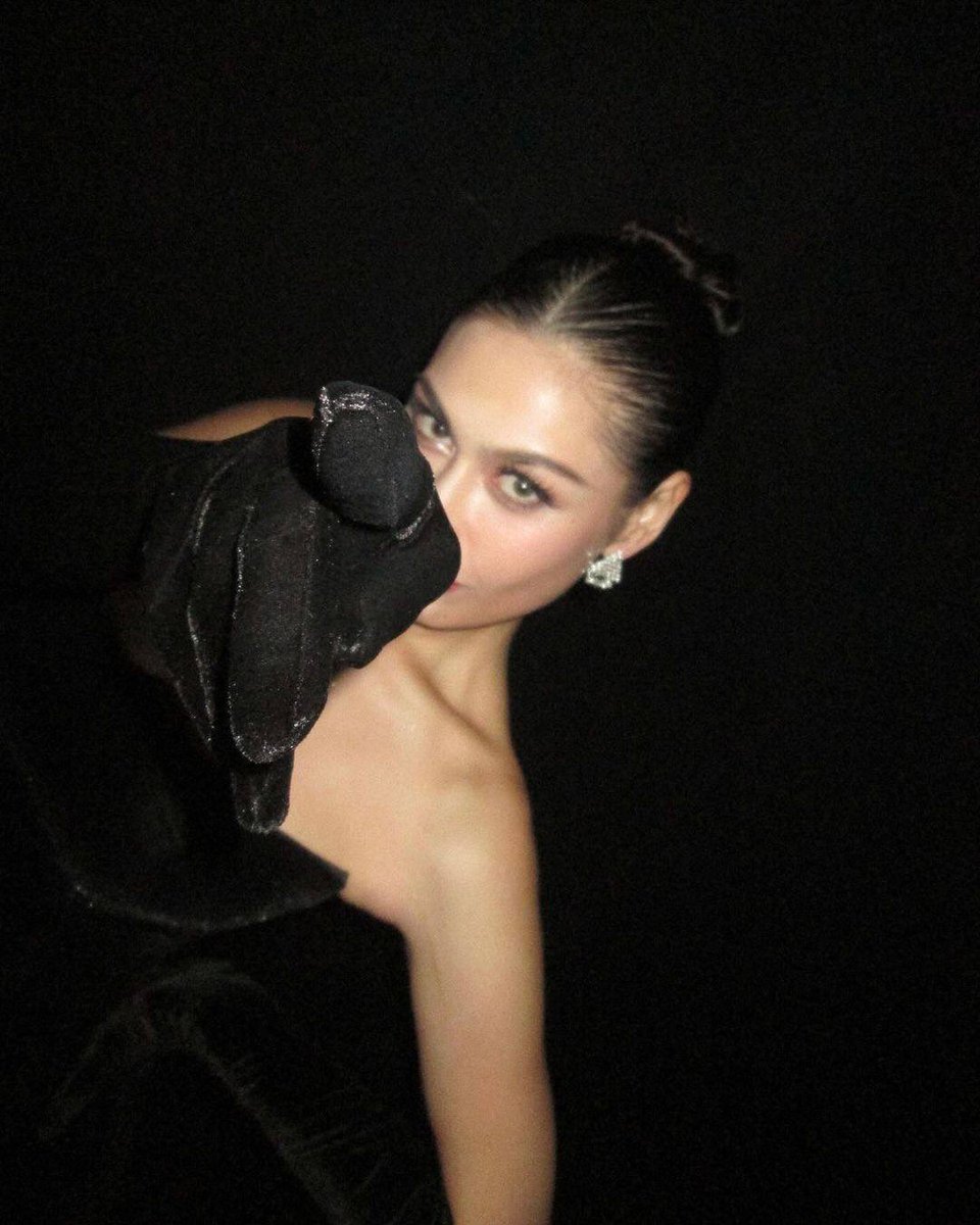 Mimiphopo's tweet photo. อร๊ายยย เมื่อคืนลืมอวยลูกสาววว ความแกรมนี้ยกให้ลูกสาวเลย สวยจับใจมากลู๊กกก      #nataliawannes  #MissUniverseThailand2024 https://t.co/9Voe6FRDiQ