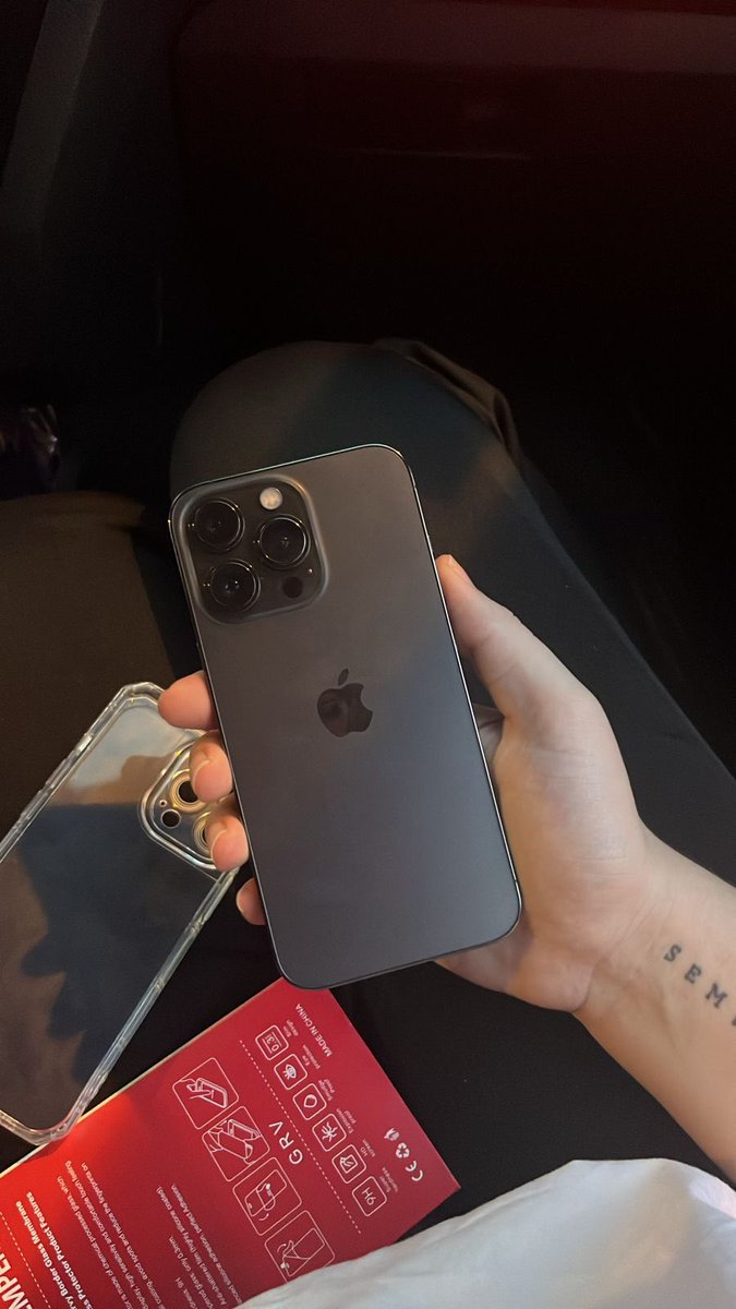 TorresGiulliana's tweet image. OFREZCO RECOMPENSA ‼️por iphone 13 pro gris grafito extraviado en el Reciclarte (día 1) ⚠️

Cualquier info al 0985365746📲

Case transparente y con este fondo de pantalla👇🏻