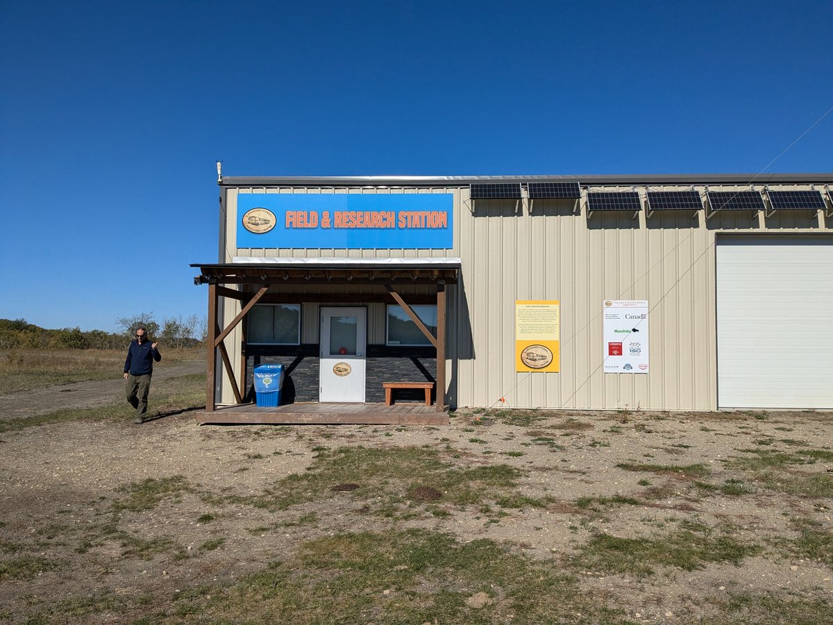 CambroJoe's tweet image. Great day at @discoverfossils field station, looking at the #Cretaceous rocks of southwestern Manitoba. Fantastic setup for their public dig tours, with so much potential for important discoveries! 
#ManitobaFossils