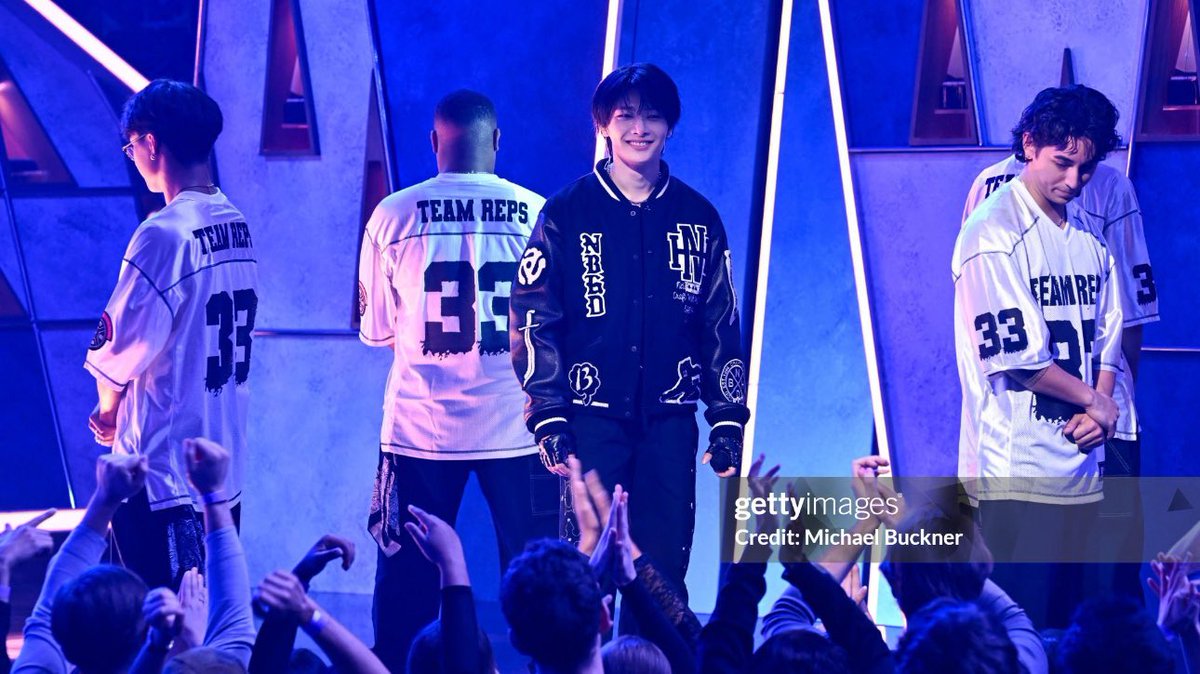 dailyinnieluv's tweet photo. i.n shots at the #AMAS https://t.co/nh7bjS8dAs
