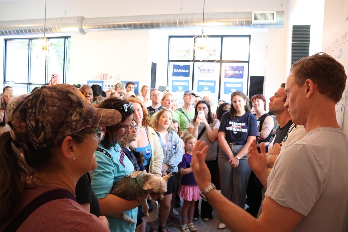 KamalaforPA's tweet photo. The hosts of Pod Save America — @jonfavs, @jonlovett, @TVietor08, and @danpfeiffer — joined us in Philly today to knock doors for @KamalaHarris and Democrats up and down the ballot!
This election is about democracy or else, which means we need to #OrganizeOrElse.
Let’s do this. https://t.co/eHJXbo1kUD