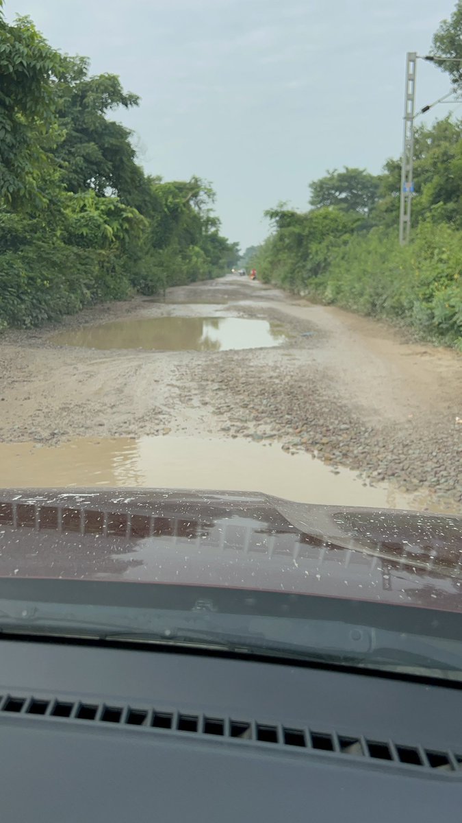 thatorthodoc's tweet image. Kab banegi ye sadak? Pichle 10 saal me to nahi bani!!!