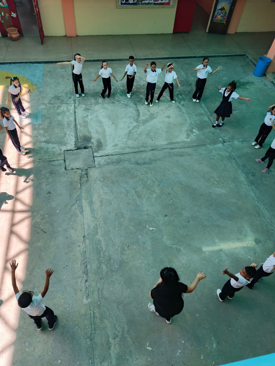 #Táchira 
Educación Arte y Cultura. Estudiantes de la UE Juan Bautista García Roa, fortaleciendo nuestras manifestaciones tradicionales venezolanas. 
@MPPEDUCACION
<a href="/HectoRodriguez/">Héctor Rodríguez C.</a>
<a href="/DGCPatrimonioy2/">DGCULTURA_MPPE</a> 
<a href="/minculturave/">Ministerio del Poder Popular para la Cultura</a> 
<a href="/mvivavenezuela/">Viva Venezuela</a> 
<a href="/PlataformaIAEM/">Plataforma IAEM</a>