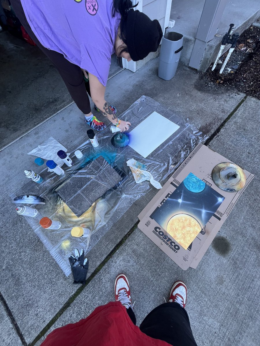 HayleySnowA's tweet photo. spray paint date with shorty 🥳♥️ https://t.co/6ZjBsNJvHC