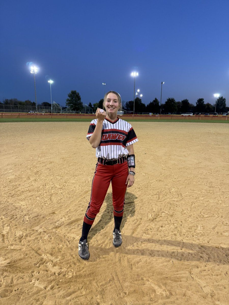 MadisonOnstad's tweet photo. Great weekend ladies went 4-2 and placed second overall at the Frozen Ropes tournament in Kenosha. I pitched the whole third game against Ill Select falling one run away from a shut out. 🥎 https://t.co/Vq1J7l8GlX