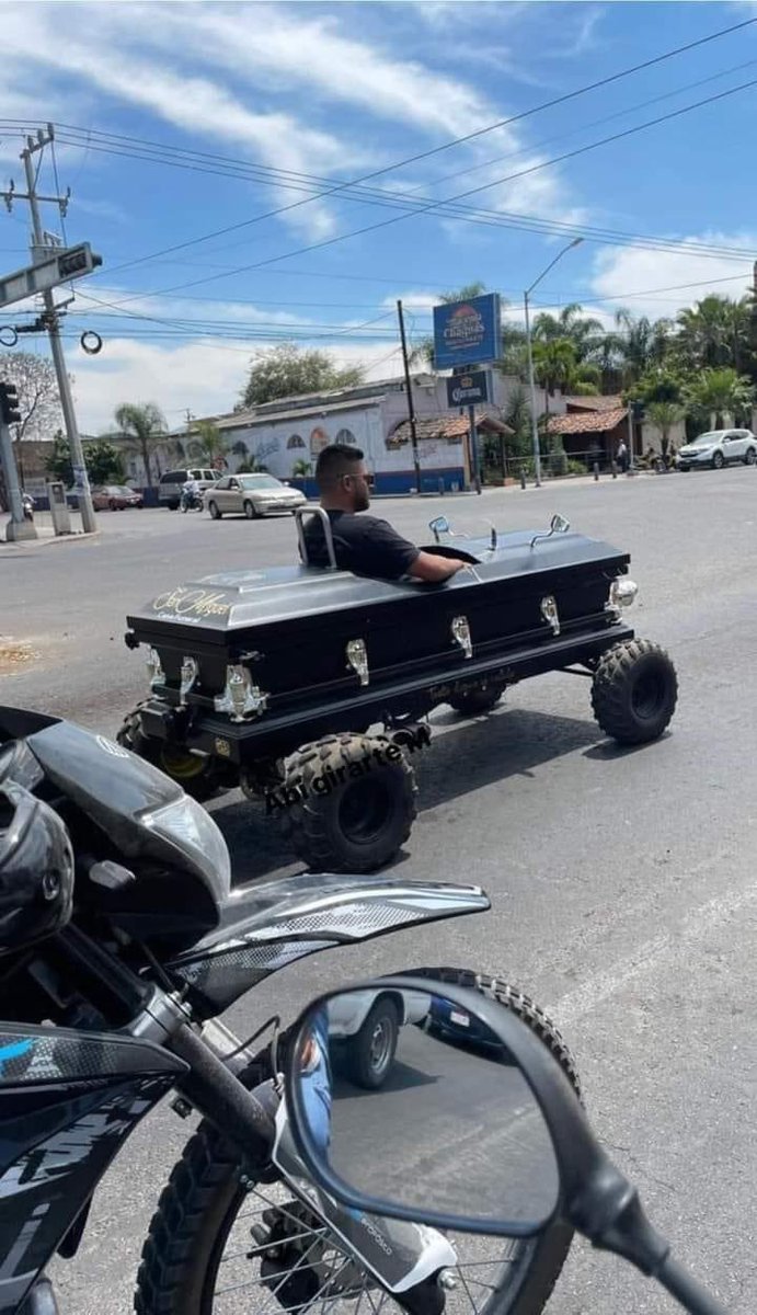GaryMX95's tweet photo. -Las motos según mi mamá. https://t.co/zmIFGGqtBQ