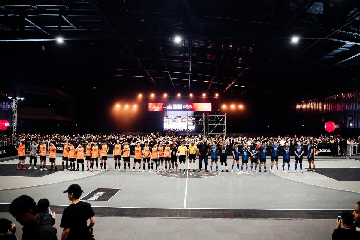 euroyswofficial's tweet photo. การแข่งขันฟุตซอลชิงแชมป์ GeneLabCon ⚽️
ระหว่างทีม All Star vs. ทีม GeneLab Artist 

ผลการแข่งขัน ทีม All Star ชนะไปด้วยสกอร์ ( 5 - 4 ) 🏆

#GeneLabConไม่ได้มีแค่คอนเสิร์ต
#GeneLabCon 
#ยูโรยศวรรธน์ #euroyotsawat 
#eurofamily #euro_officialclub 
( 📷 : Gene Lab 🙏🏻 ) https://t.co/FHZOYJLNVM