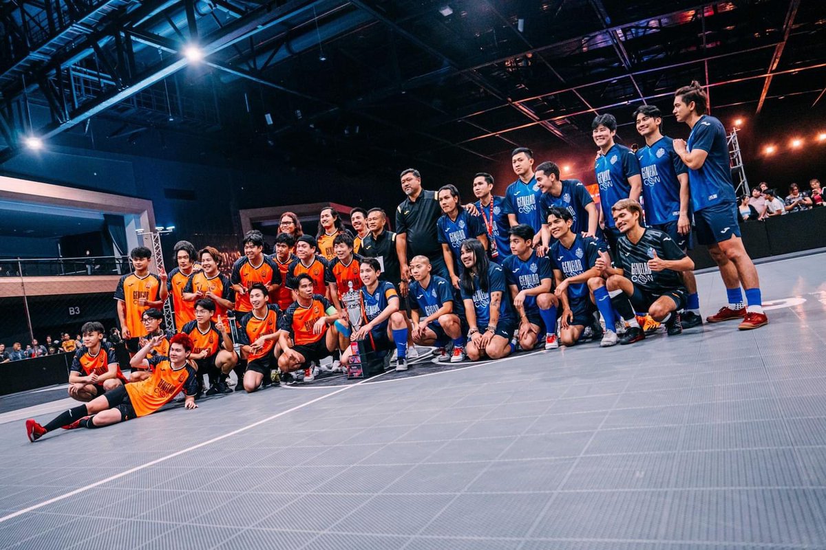 euroyswofficial's tweet photo. การแข่งขันฟุตซอลชิงแชมป์ GeneLabCon ⚽️
ระหว่างทีม All Star vs. ทีม GeneLab Artist 

ผลการแข่งขัน ทีม All Star ชนะไปด้วยสกอร์ ( 5 - 4 ) 🏆

#GeneLabConไม่ได้มีแค่คอนเสิร์ต
#GeneLabCon 
#ยูโรยศวรรธน์ #euroyotsawat 
#eurofamily #euro_officialclub 
( 📷 : Gene Lab 🙏🏻 ) https://t.co/FHZOYJLNVM