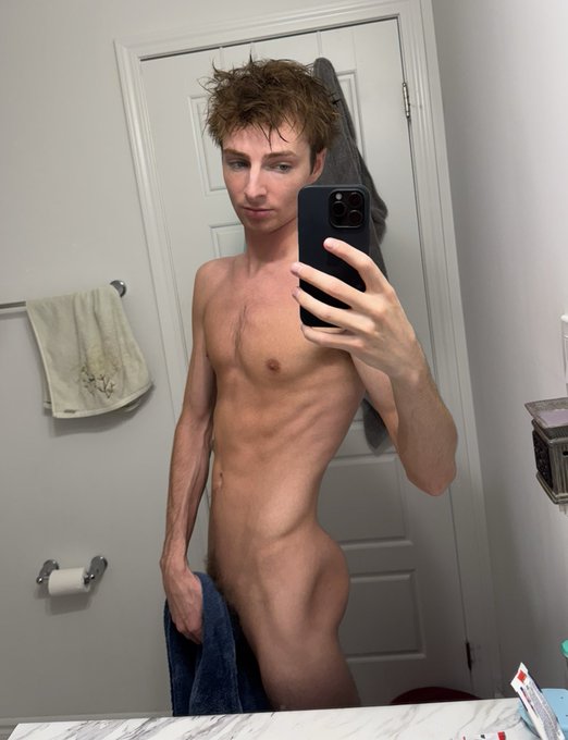 Comment and I’ll let you shower with me https://t.co/Xw4aui83Nq