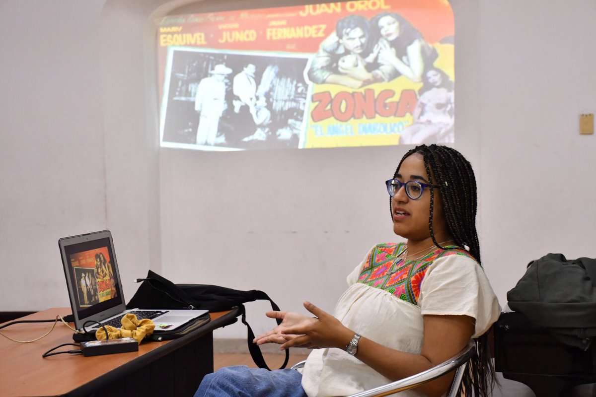 Esta tarde finalizó el taller de Improvisación, impartido por el multipremiado autor cubano Alexis Díaz Pimienta. Los asistentes disfrutaron el aprendizaje en la improvisación de décimas.

#Afrocaribeño2024 
<a href="/cultura_mx/">Secretaría de Cultura</a> 
<a href="/GobiernoVer/">Gobierno de Veracruz</a> 
<a href="/AyuntamientoVer/">H. Ayuntamiento de Veracruz</a> 
<a href="/CEVARTsecver/">CEVART Hugo Argüelles</a>