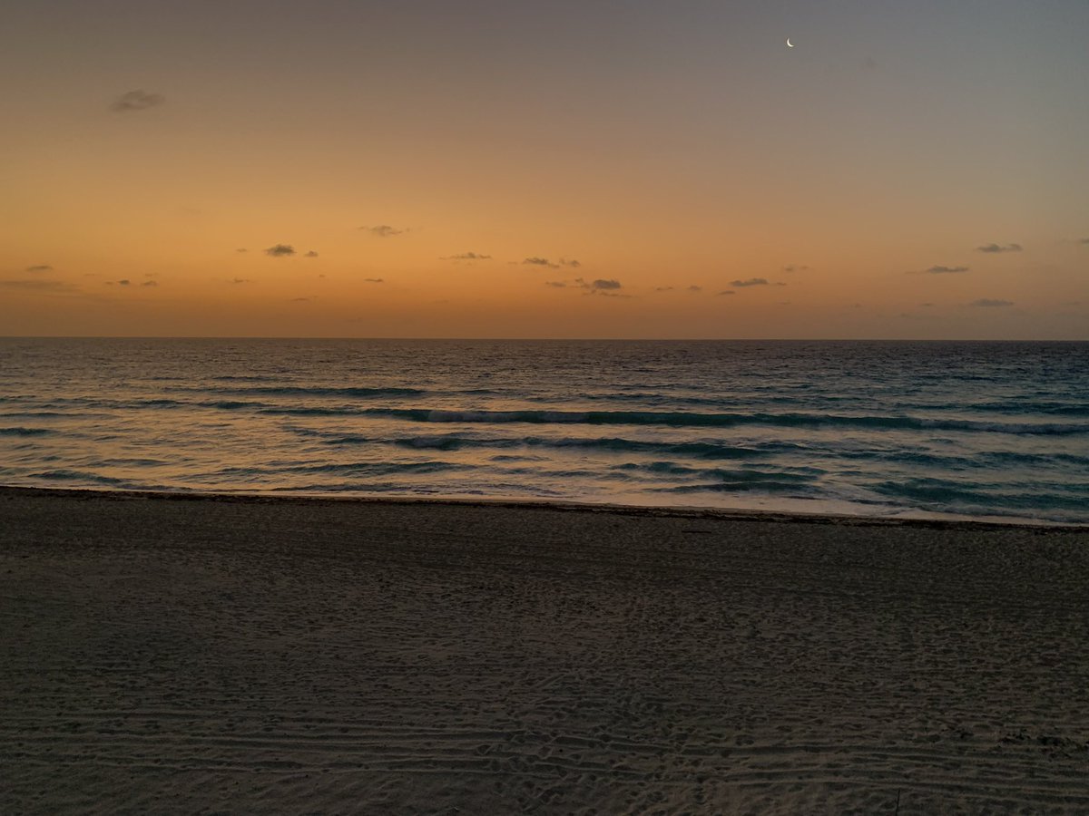 murielpicazz's tweet photo. vivo para tomarle fotos al mar https://t.co/R2c4W9eEkJ