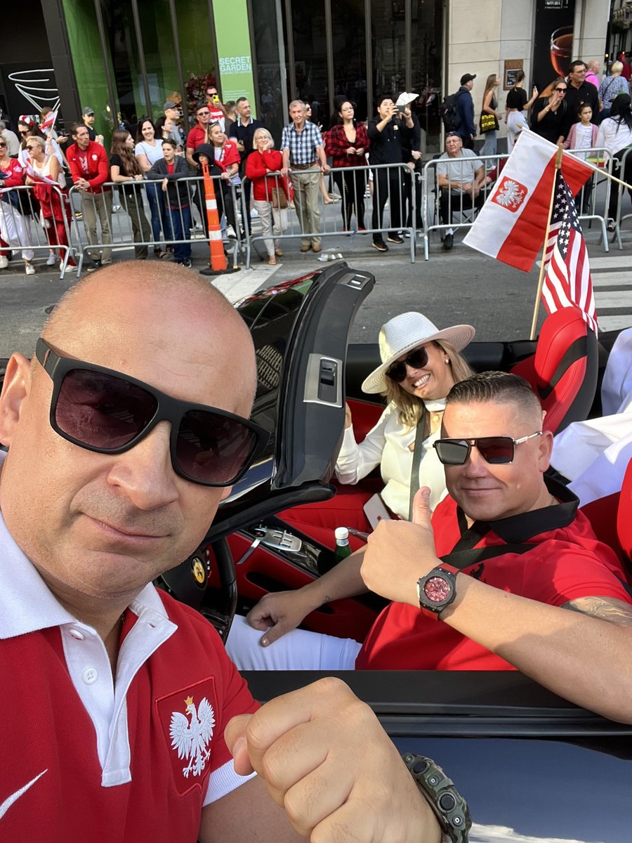 PolishCuisine's tweet photo. The 87th annual Pulaski Day Parade in NYC- what a beautiful day to remember & what a day to truly be Polish π΅π±π #ParadaPulaskiego #PulaskiDayParade #PolishParade #PolishHeritage #Manhattan #NYC #PolishAmericanHeritageMonth #NewYork #BialoCzerwoni π΅π±πΊπΈ https://t.co/G3znTsggA6