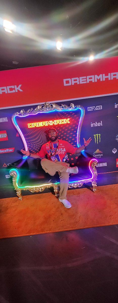 TruBeastMode31's tweet photo. @DreamHack #DHAtlanta 
Thank you for all the great memories you've helped create for our @beast_push youth leadership team! Our youth and their parents had a BLAST!
#TheBEASTFam #gobeastmode https://t.co/N7Sl0k4gZK