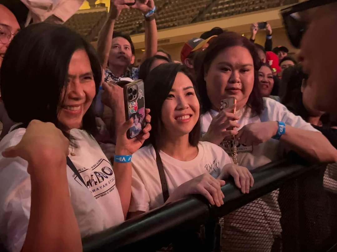 ThePandas_2013's tweet photo. Pandas’ up-close moments with Bamboo in San Jose, California at the Rivermaya Reunion World Tour! #ThePandas #BambooMusicLive https://t.co/FKX6TDiXs1
