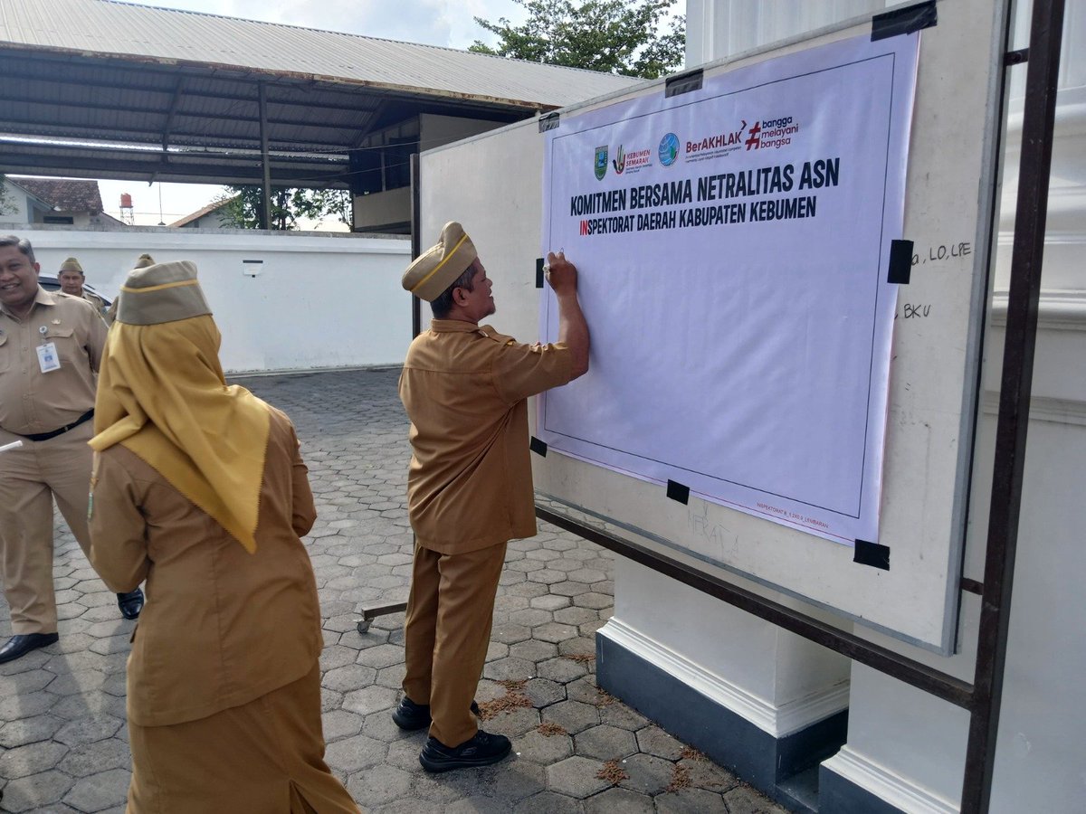 itda_kebumen's tweet photo. Inspektorat Daerah Melaksanakan Komitmen Bersama Netralitas Aparatur Sipil Negara dan Pegawai Pemerintah Non Pegawai Negeri. https://t.co/7LnJhxO4Ot https://t.co/DMNJwMGT2N