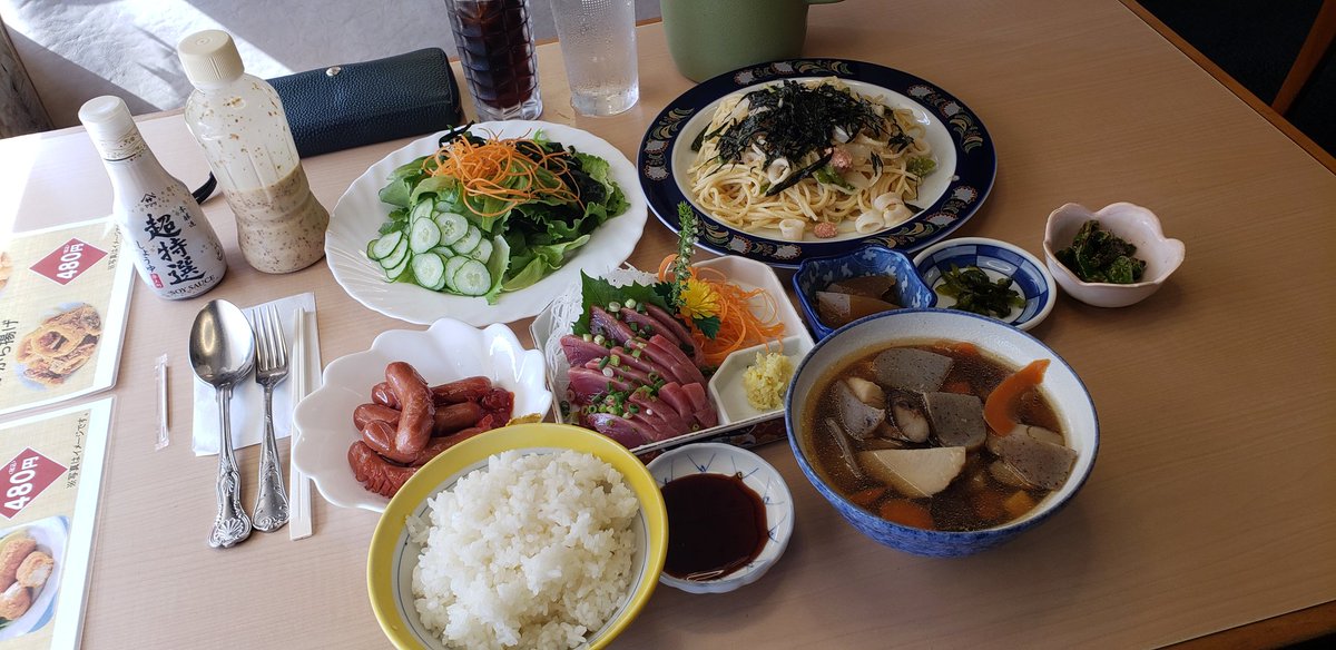discoDJdmx's tweet photo. へぃ。今日！牛久市。個人ファミレス🍴🏠ニューたから。かつお刺身定食ご飯大。たらこ&amp;イカのパスタ大盛り。グリーンサラダ。ウインナー。レイコー。3160円。美味いねぇ。
#ニューたから
#まっちゃんが行く https://t.co/Hw6dO6Uaue