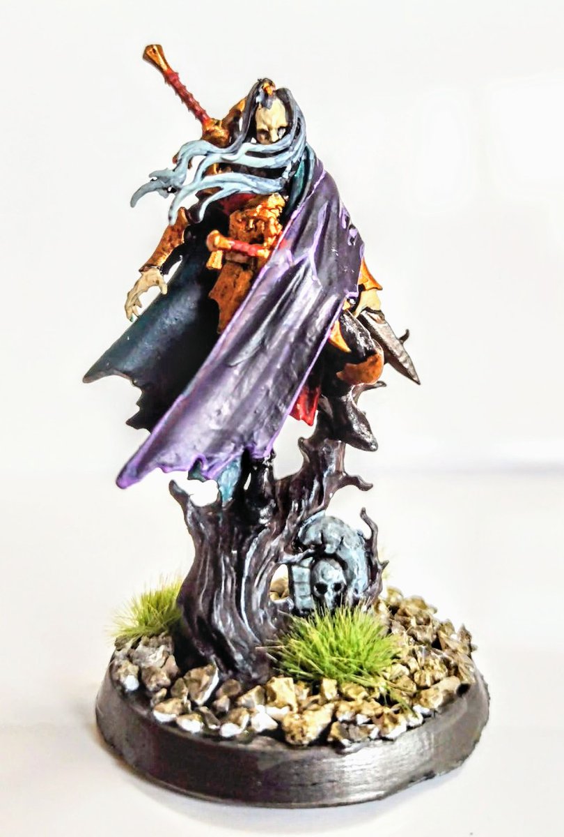 【日刊ウォーハンマーを作る・終】

虚ろの王・カド・エゼギアルが出来たので、最後に掲載します。

実物はもっと暗い感じですが、ソウルブライトらしく赤の服装を身に付けてます。外套も好みの紫で、なかなか良きです。

これがラスト投稿ですが、まだまだ作り続けます。

#Warhammer
#ウォーハンマー