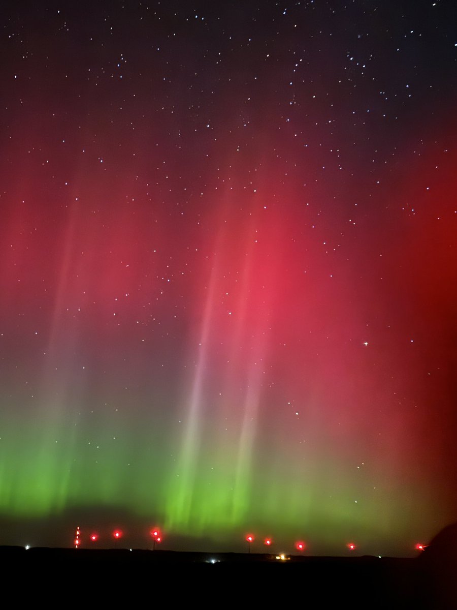 aresel_'s tweet image. UNREAL!!! Unedited iPhone shots from Watertown, South Dakota!! Easily the deepest reds I’ve ever seen in the aurora! Still going!! #aurora