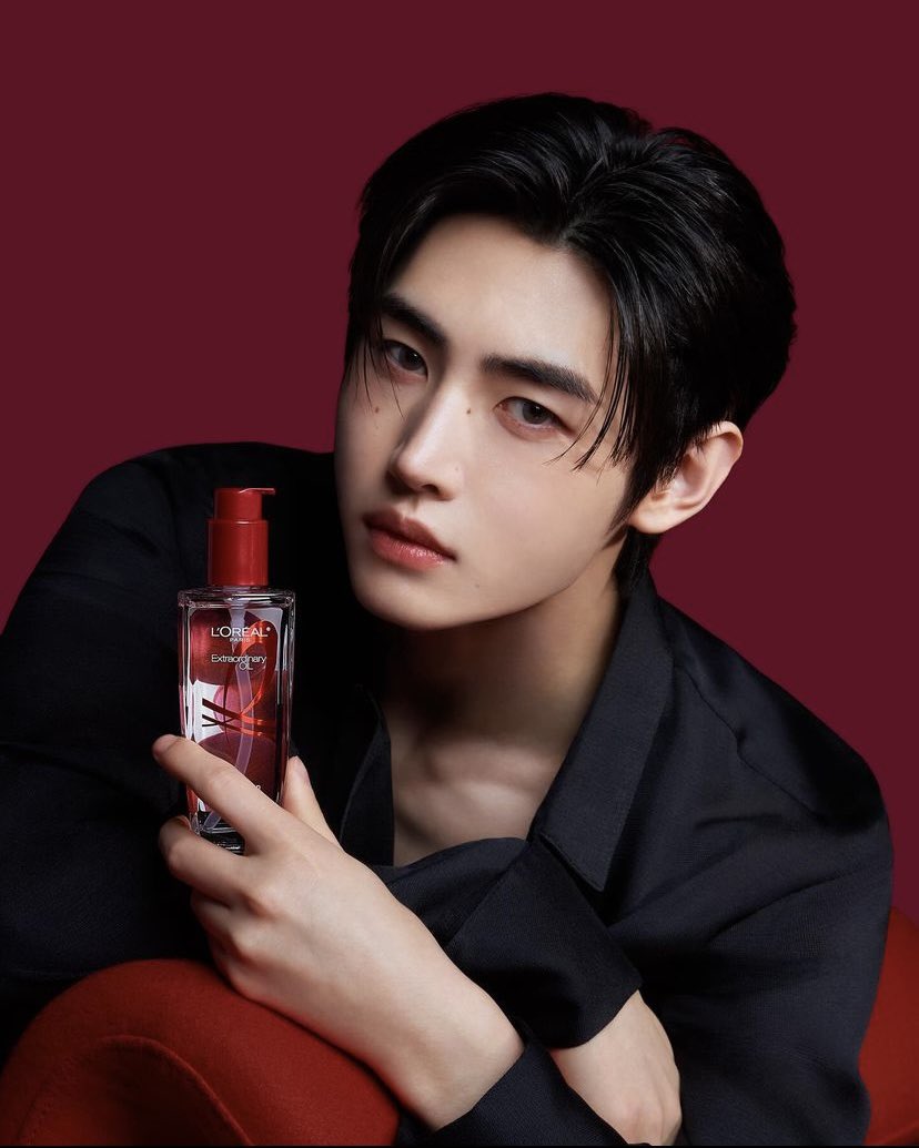 jnklcshn's tweet photo. sunghoon for extraordinary oil cherry wood and elseve total repair (5). ❤️ https://t.co/o4q1bJq0X9