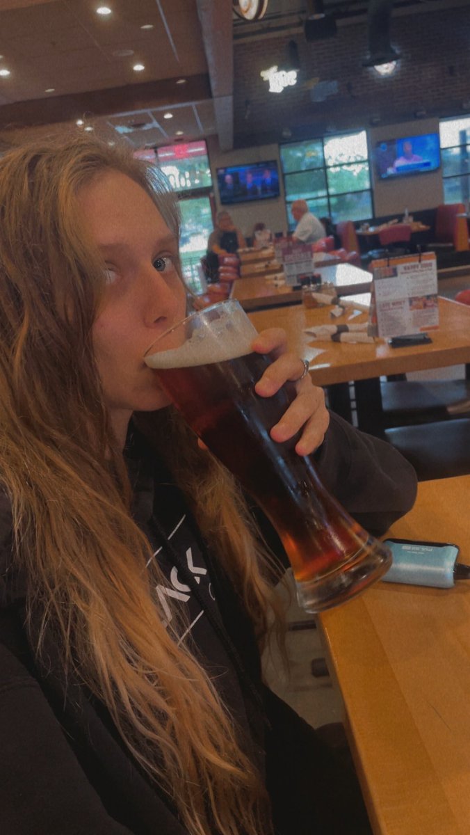 Cheers 🍻 #dinner #date #cute #young #localmade #brews #drinks #fyp #foryoupage #promo #foodie