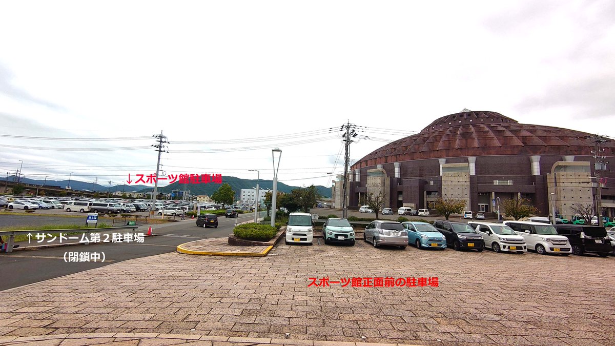 syogy's tweet photo. #サンドーム福井 駐車場事情 その7
鯖江市スポーツ交流館 専用の無料駐車場（全面舗装）
第１と第２駐車場に挟まれているがサンドーム利用者は使えない。HPには120台とある。
整備員がいて原則県外ナンバーは入れてくれない。
終演前にもなるとガードが緩くなり、お迎え用の待機駐車には利用できるかも https://t.co/7xJwRqGGjS