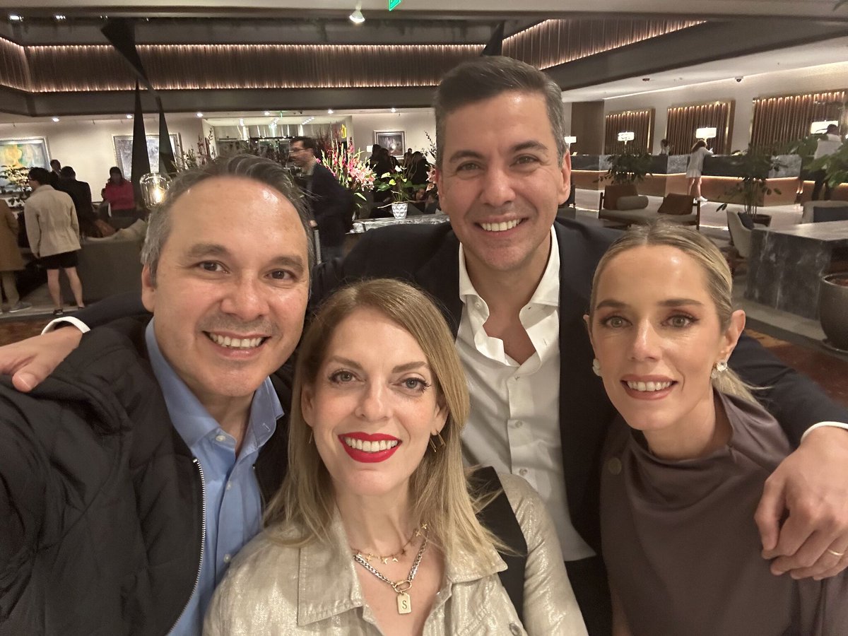 mparedones's tweet photo. Hace una semana con gran alegría recibimos en su primer visita a Ciudad de México a mi hermano paraguayo, el presidente @SantiPenap, y a su esposa, la primera dama @LetiOcamposP, entrañables amigos quienes acompanaron a nuestra Presidenta @Claudiashein durante su toma de protesta https://t.co/ku5QS3kuMh