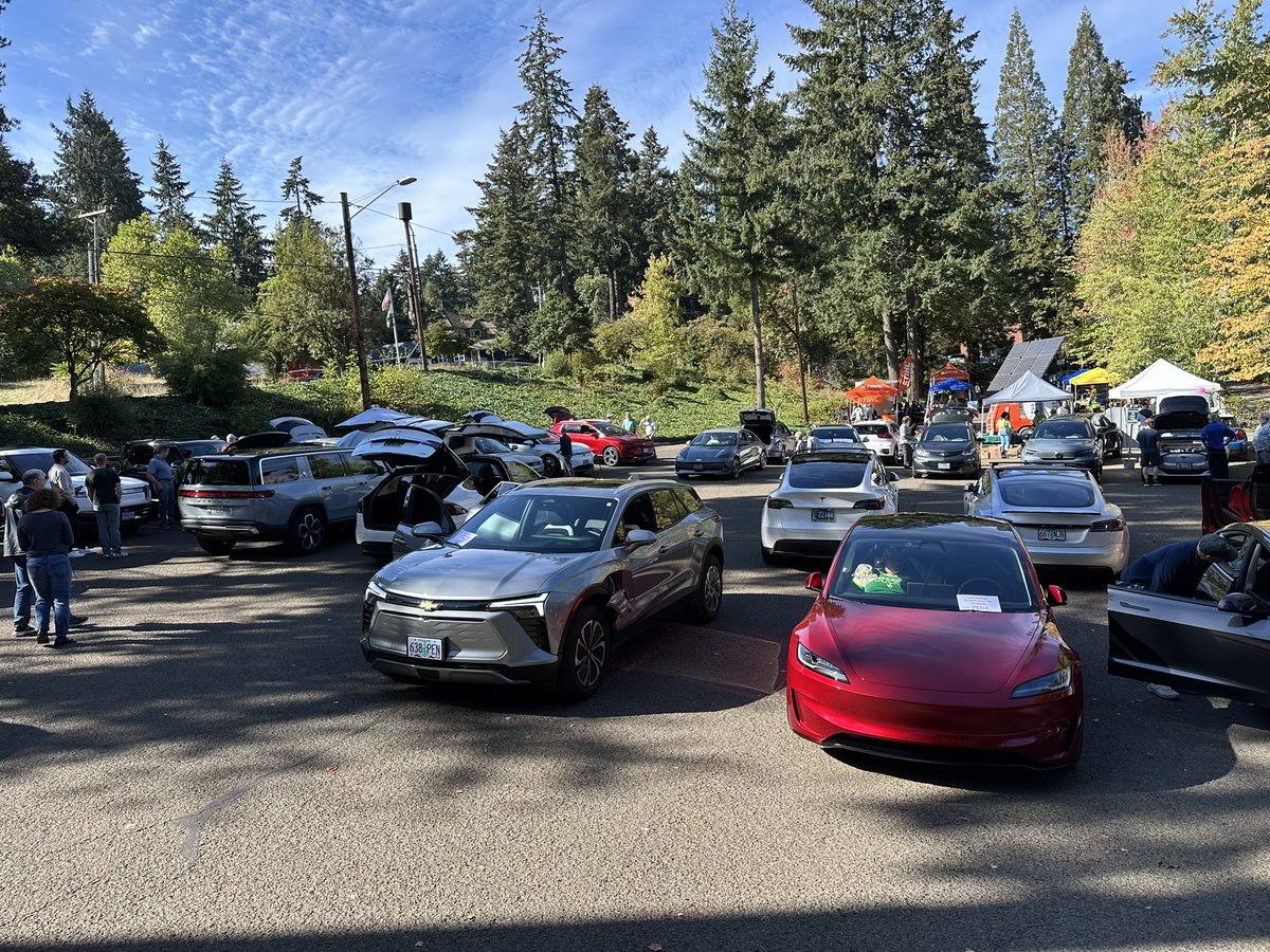 autoswithizzo's tweet photo. That's a wrap! National Drive Electric Week 2024 #NDEW2024 

https://t.co/QKZiGjyTae https://t.co/mEQXUo97Ki